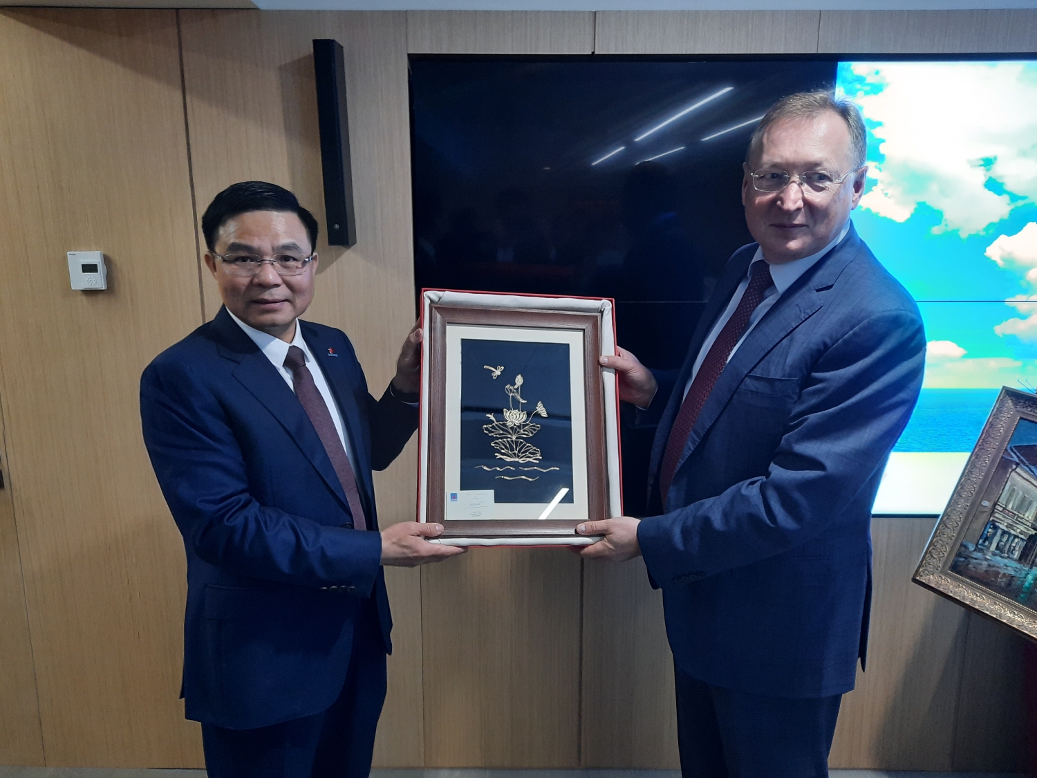 Tổng Giám đốc Petrovietnam tham dự Lễ kỷ niệm 55 năm ngày thành lập và làm việc với Công ty dầu khí Zarubezhneft