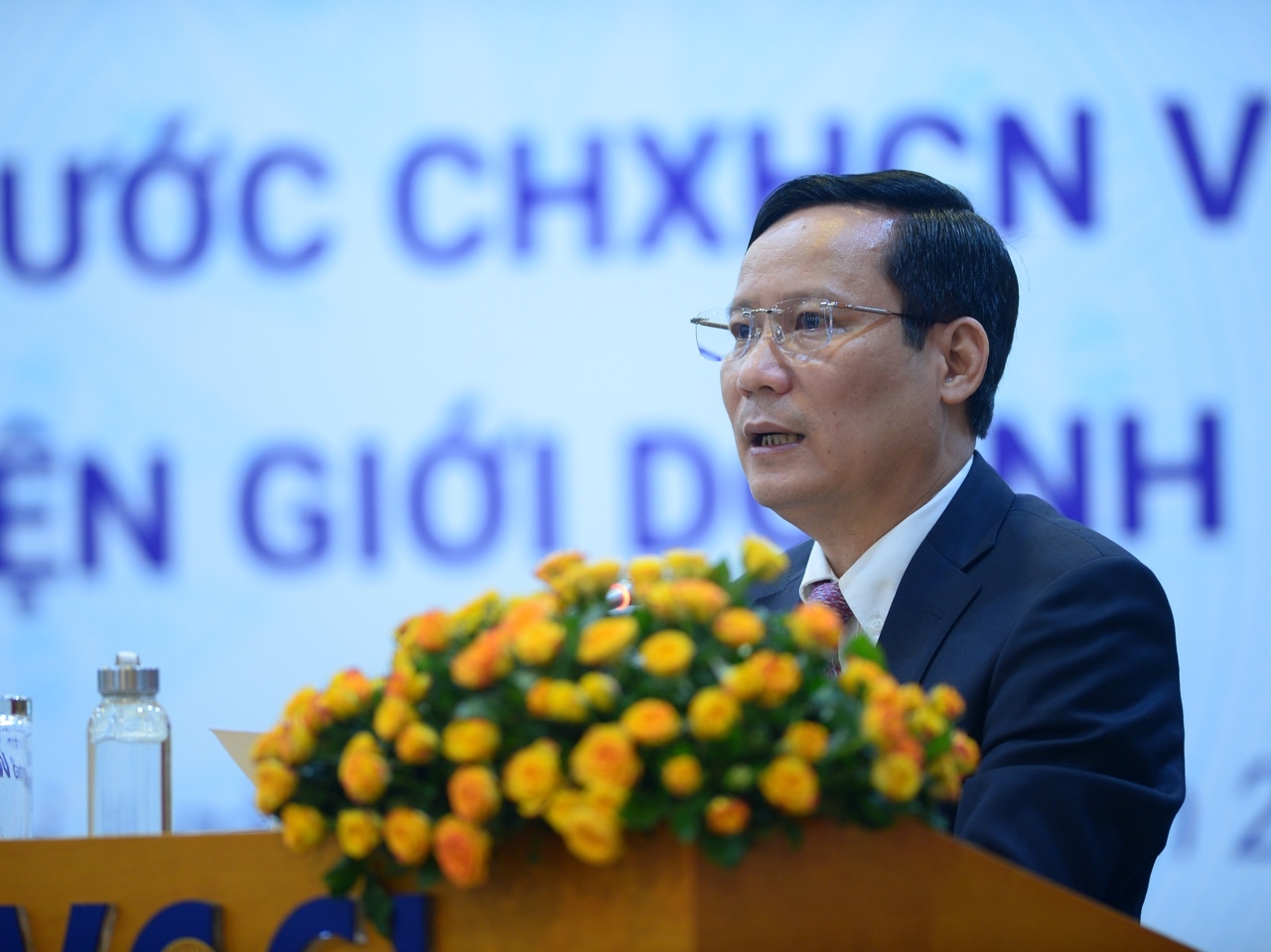 Chủ tịch Quốc hội: Người dân và doanh nghiệp luôn ở vị trí trung tâm