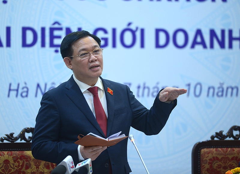 Chủ tịch Quốc hội: Người dân và doanh nghiệp luôn ở vị trí trung tâm