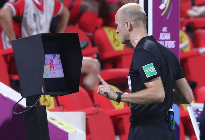Cơn ác mộng VAR: Thói quen xấu ở V-League làm hại đội tuyển Việt Nam - 1