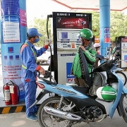 Giá xăng ngày mai (10/12) sẽ giảm, có thể tới 1.500 đồng/lít