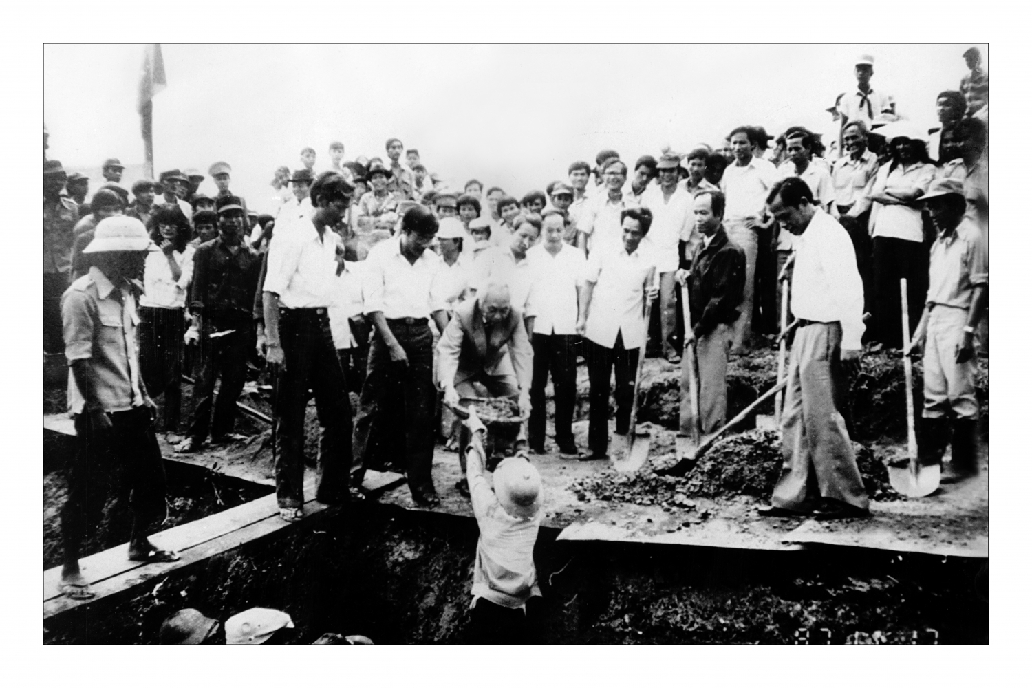 EVNCPC: 47 năm “Thắp sáng niềm tin” EVNCPC: 47 năm “Thắp sáng niềm tin”