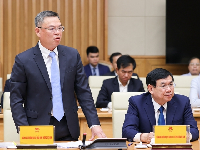 Thủ tướng đề nghị các ngân hàng thương mại tuân thủ pháp luật, tăng cường năng lực quản trị