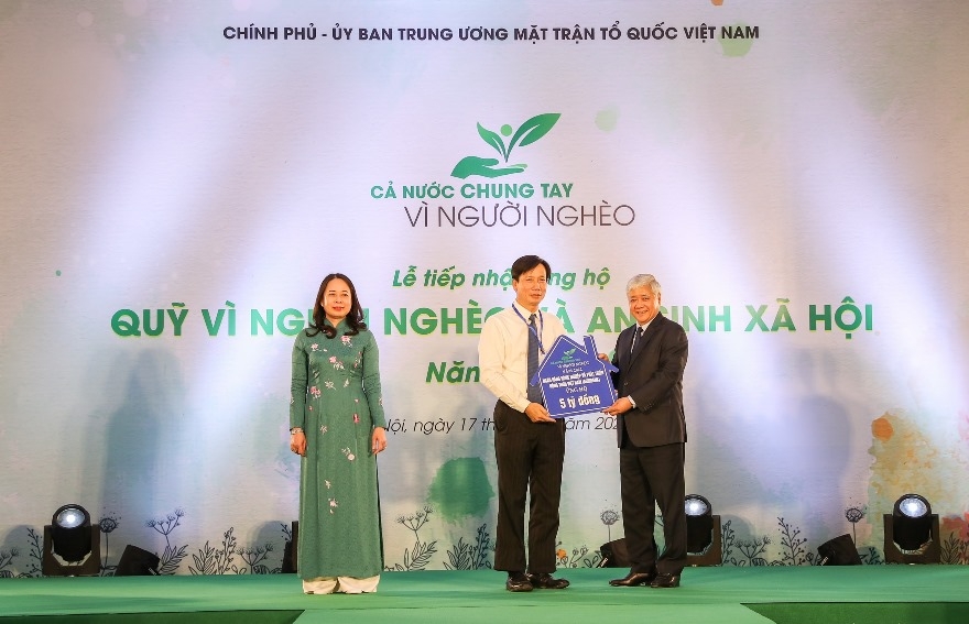 Agribank ủng hộ 5 tỷ Quỹ Vì người nghèo và An sinh xã hội