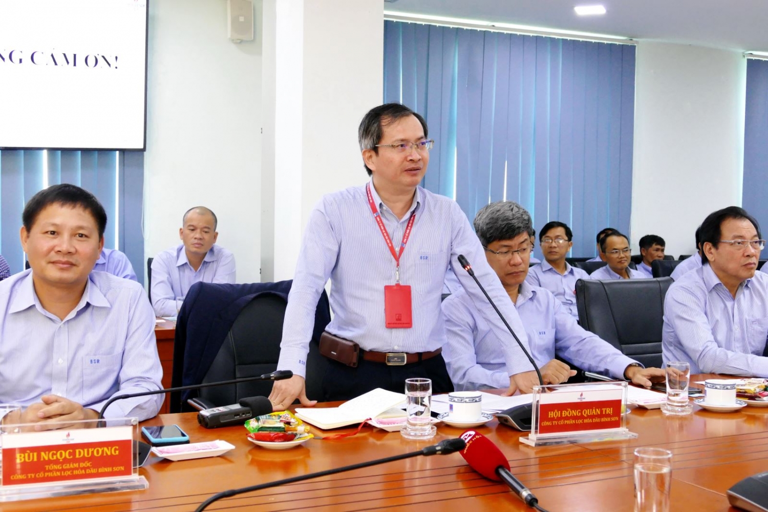Phó Chủ tịch Quốc hội Trần Quang Phương tiếp xúc cử tri tại Công ty cổ phần Lọc hóa dầu Bình Sơn