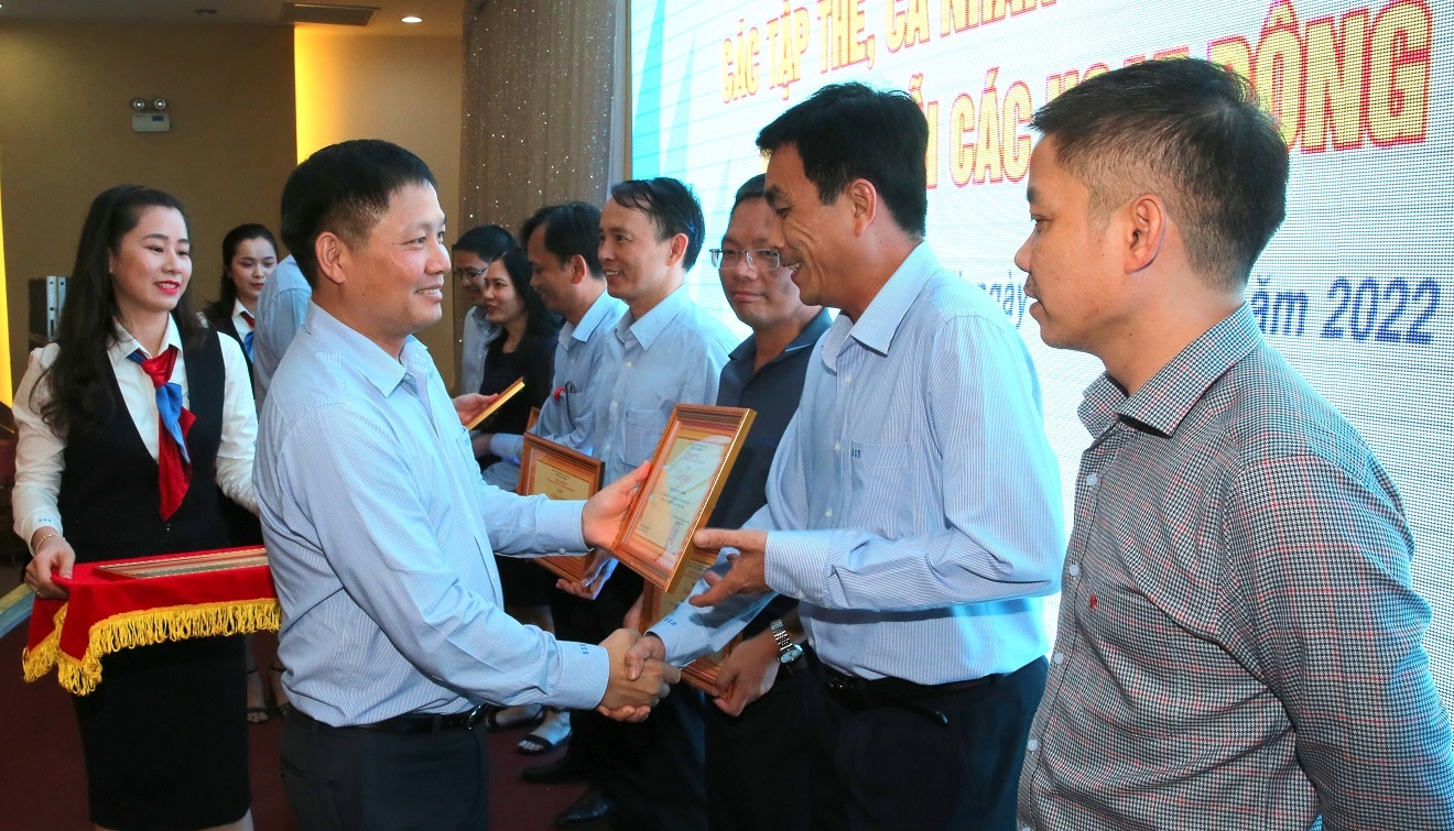 Tôn vinh các tập thể, cá nhân có thành tích xuất sắc trong chuỗi các hoạt động góp phần xây dựng văn hóa BSR
