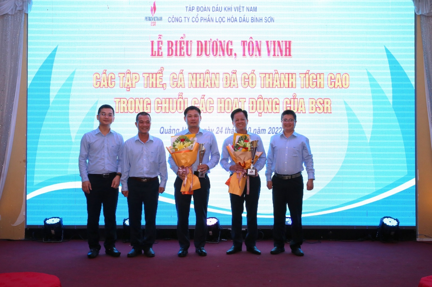 Tôn vinh các tập thể, cá nhân có thành tích xuất sắc trong chuỗi các hoạt động góp phần xây dựng văn hóa BSR