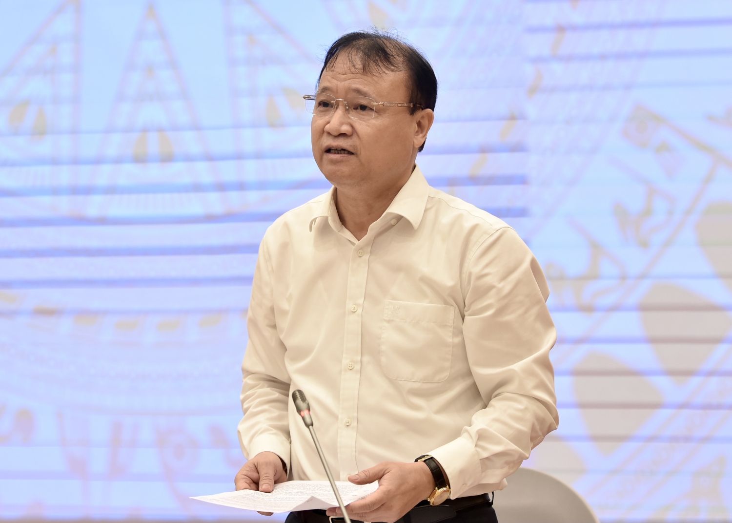 Bộ Công Thương nói về việc “ghìm cương” giá xăng dầu