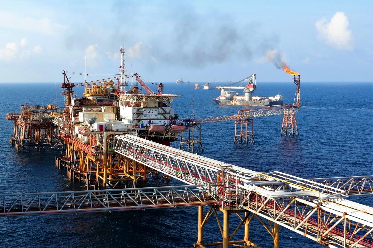 Petrovietnam chủ động ứng phó với cơn bão số 14