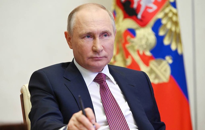 Ông Putin: Một số chuyên gia nói Omicron có thể là vaccine Covid-19 sống - 1