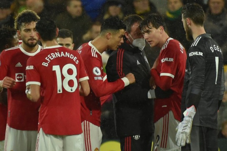 Chỉ còn đúng…7 người, Man Utd phải hoãn thêm một trận đấu - 1