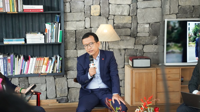 Nhìn dòng tiền ồ ạt chảy vào chứng khoán: Đau đầu đầu tư hay đầu cơ? - 1