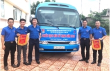doan thanh nien tap doan ve tham que bac