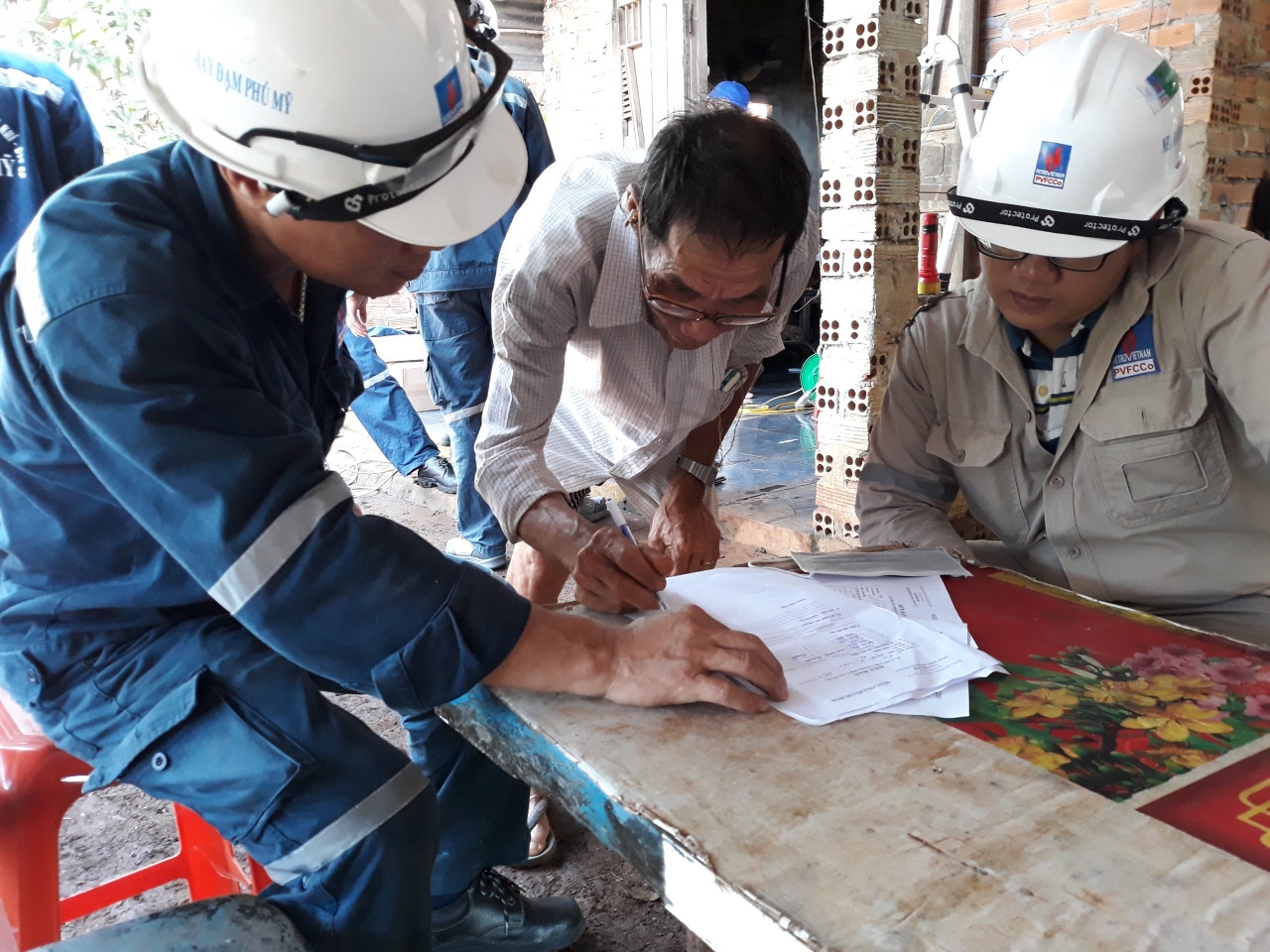 sua chua dien dan dung cho cac ho dan co hoan canh kho khan tai xa hoa binh