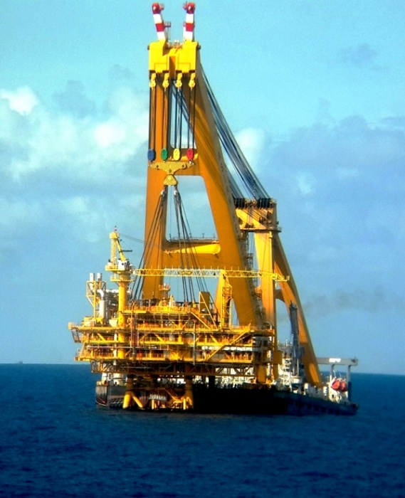 Vietsovpetro lắp đặt thành công Topside giàn khai thác BK - Thiên Ưng vietsovpetro lap dat thanh cong topside gian khai thac bk thien ung