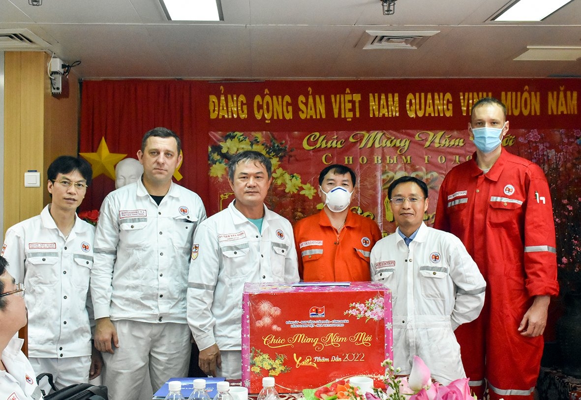 Lãnh đạo Đảng ủy Khối DNTW, tỉnh Bà Rịa - Vũng Tàu và Petrovietnam thăm và làm việc tại giàn CNTT 3