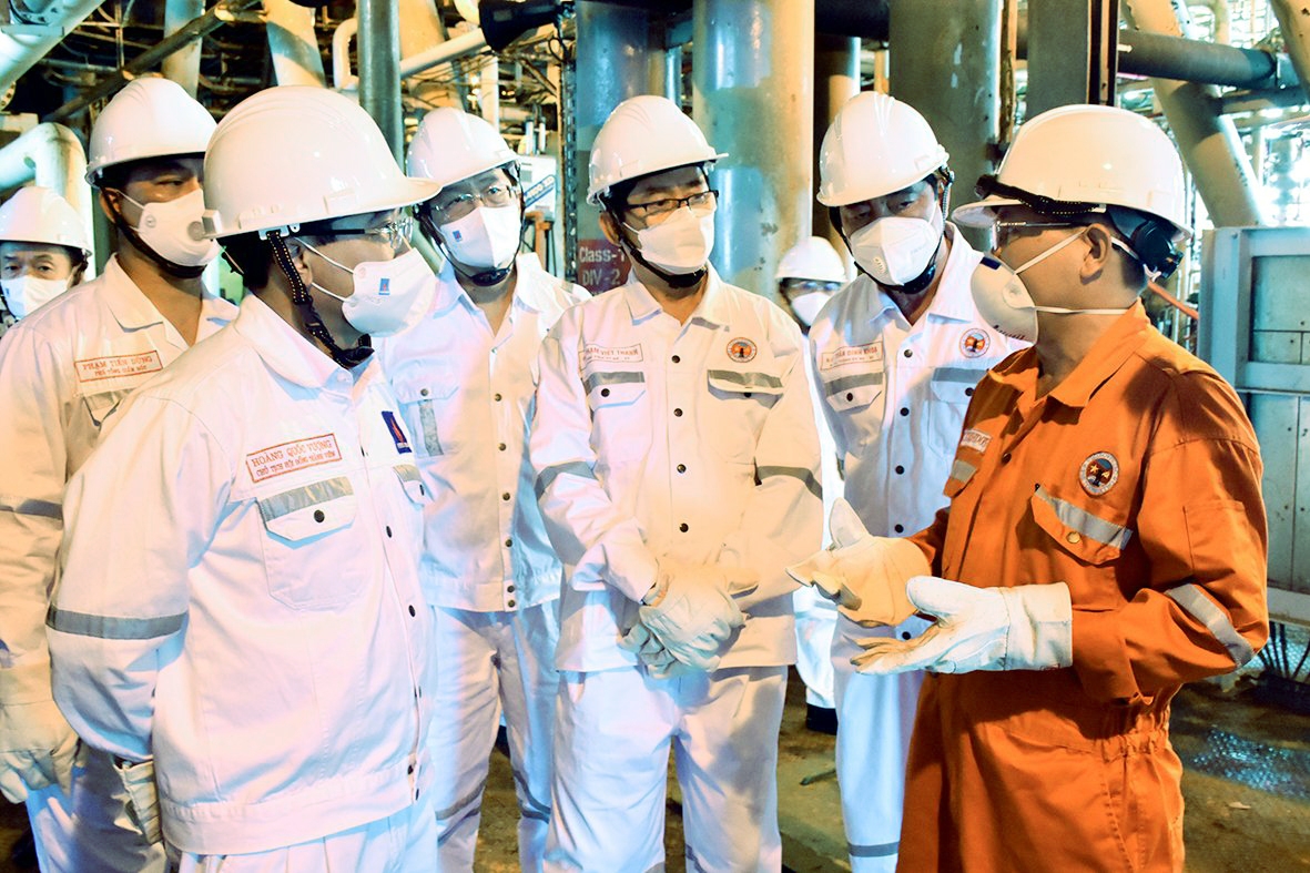 Lãnh đạo Đảng ủy Khối DNTW, tỉnh Bà Rịa - Vũng Tàu và Petrovietnam thăm và làm việc tại giàn CNTT 3