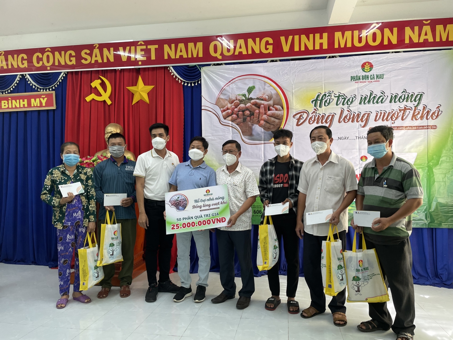 Phân bón Cà Mau khởi động Xuân Sẻ chia 2022