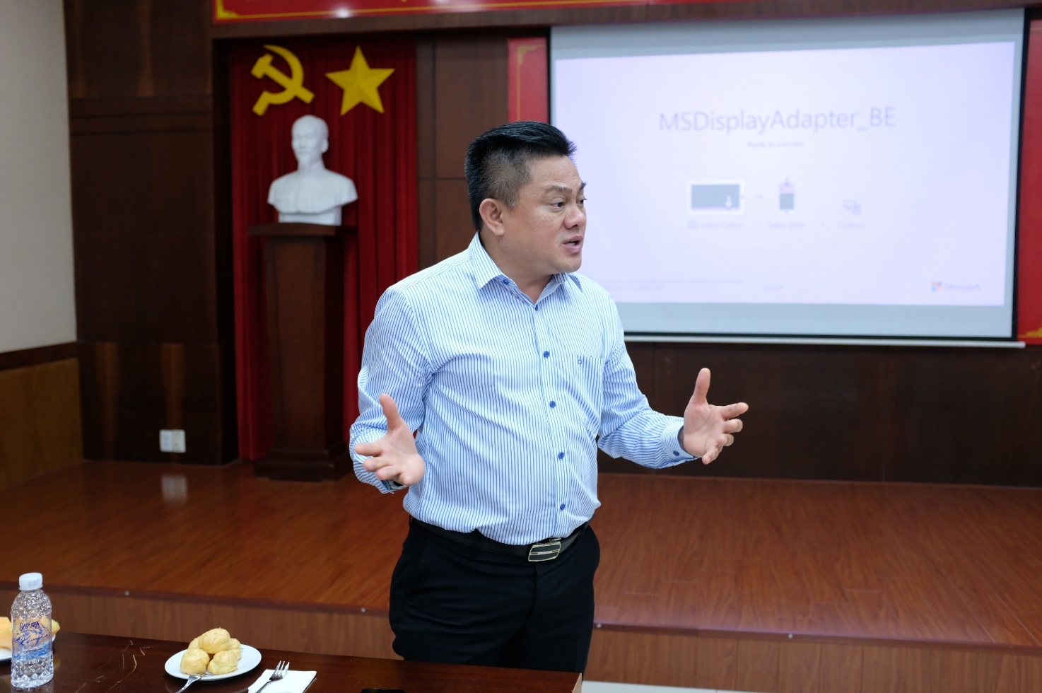 trung tam cnttll to chuc hoi thao khoa hoc cong nghe chuyen de ao hoa may tram va ung dung