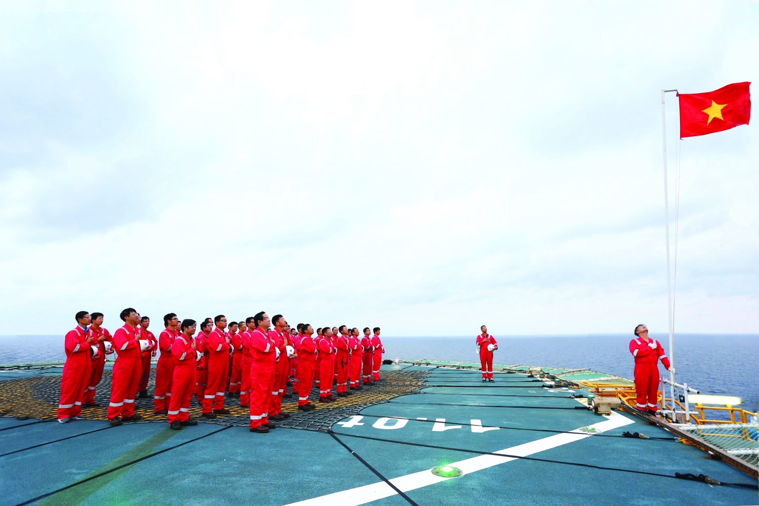 Ca khúc đặc sắc văn hóa Dầu khí: Biển Đông tung bay quốc kỳ