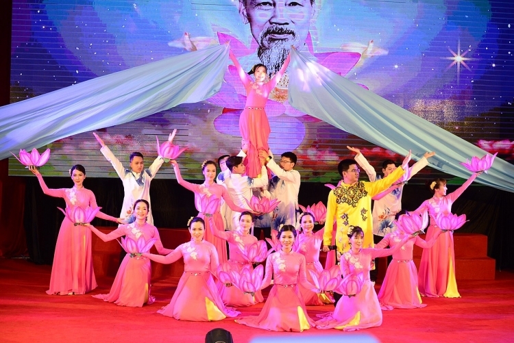 be mac va trao giai lien hoan nghe thuat quan chung vietsovpetro lan thu 25