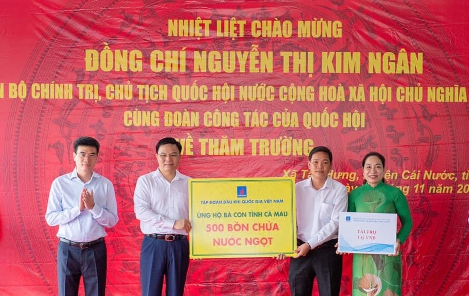 Chủ tịch Quốc hội Nguyễn Thị Kim Ngân thăm và làm việc tại Cụm Khí - Điện - Đạm Cà Mau