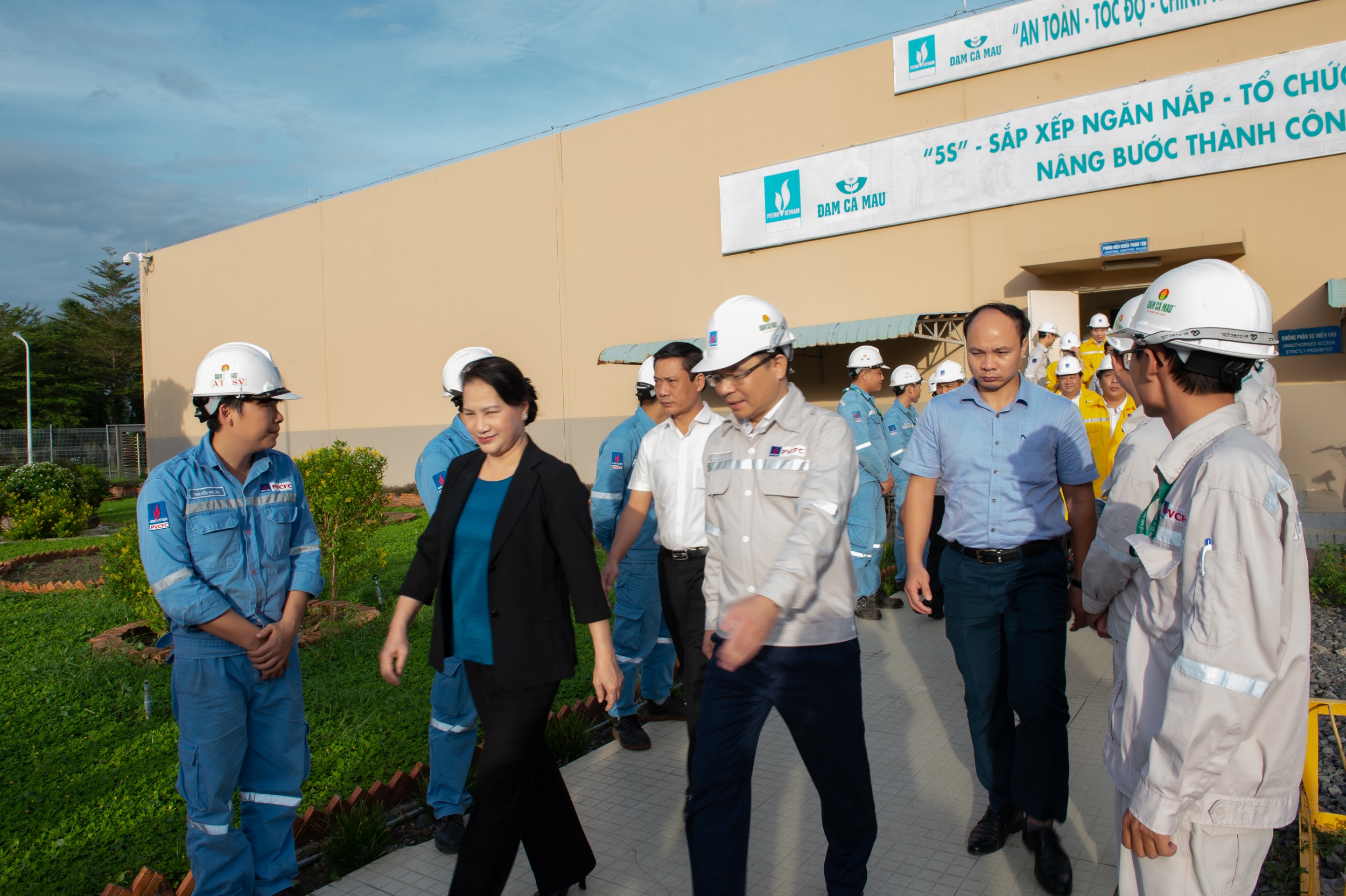Chủ tịch Quốc hội Nguyễn Thị Kim Ngân: Cụm Khí - Điện - Đạm Cà Mau là hình mẫu của Petrovietnam