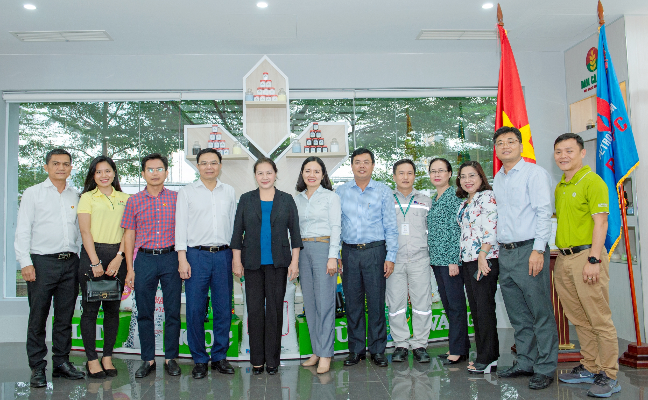 Chủ tịch Quốc hội Nguyễn Thị Kim Ngân: Cụm Khí - Điện - Đạm Cà Mau là hình mẫu của Petrovietnam