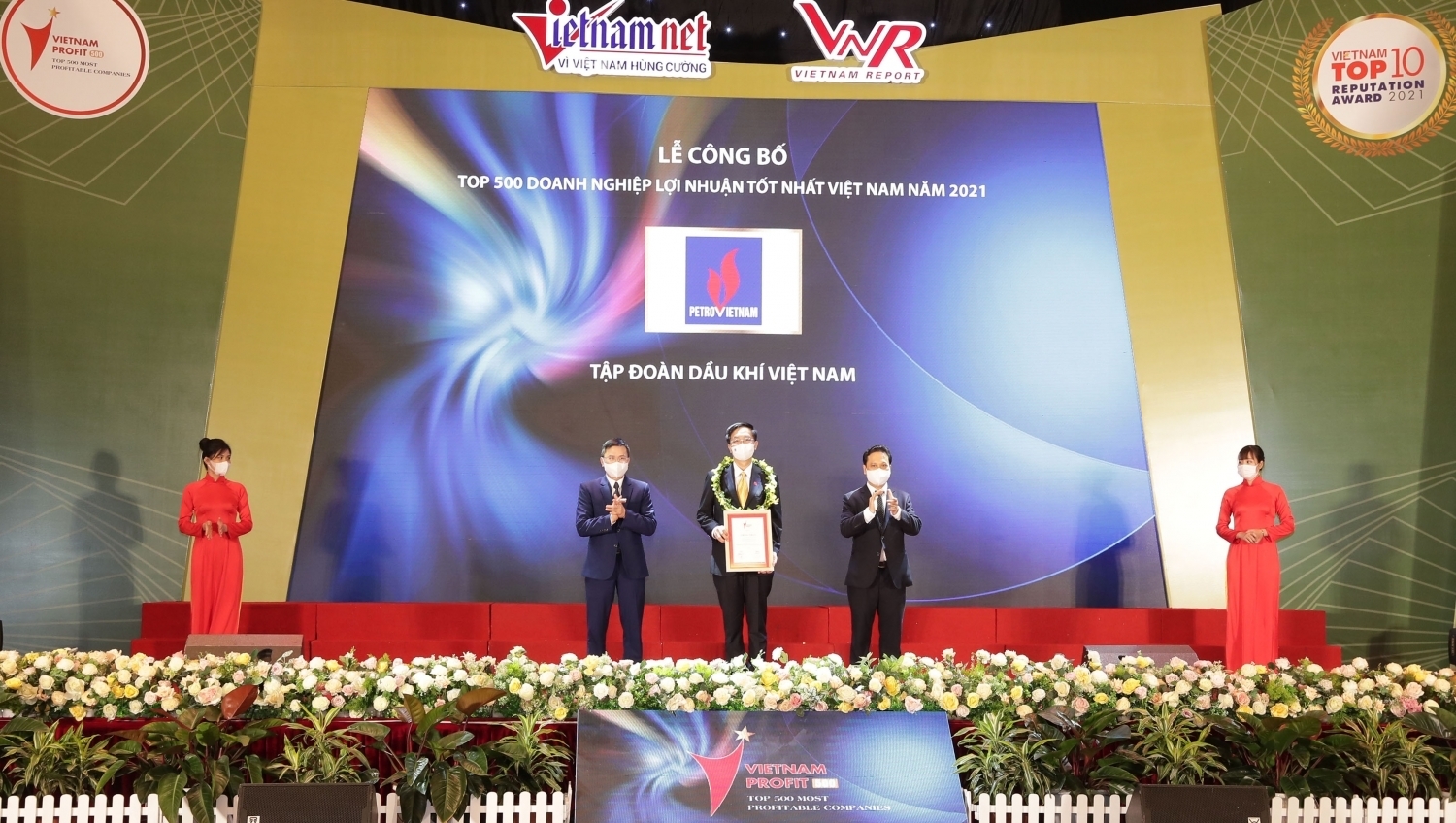 Vinh danh Petrovietnam doanh nghiệp hàng đầu trong Top 500 Doanh nghiệp lợi nhuận tốt nhất Việt Nam 2021