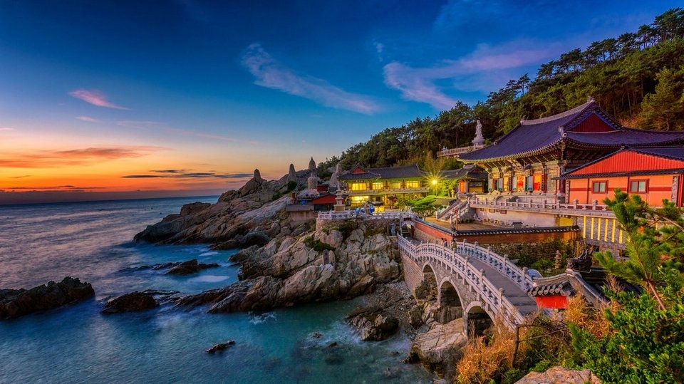 Khám phá ngôi chùa cổ bên bờ biển ở Busan, Hàn Quốc