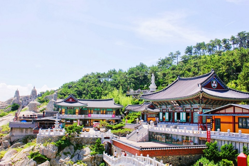 Khám phá ngôi chùa cổ bên bờ biển ở Busan, Hàn Quốc