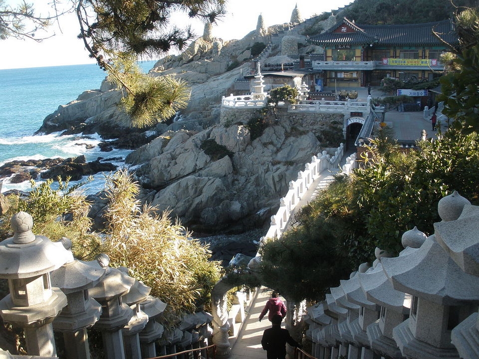 Khám phá ngôi chùa cổ bên bờ biển ở Busan, Hàn Quốc