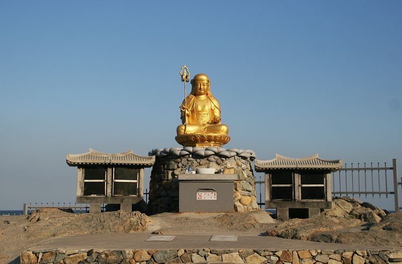 Khám phá ngôi chùa cổ bên bờ biển ở Busan, Hàn Quốc