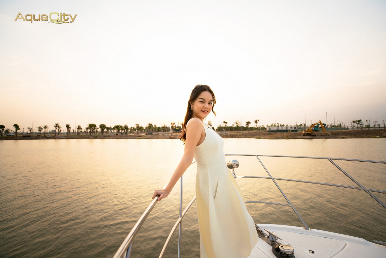 Xuất hiện với phong thái tự tin và quyến rũ hơn bao giờ hết, ca sĩ Phạm Quỳnh Anh chia sẻ hai con chính là nguồn động lực lớn nhất cho bản thân