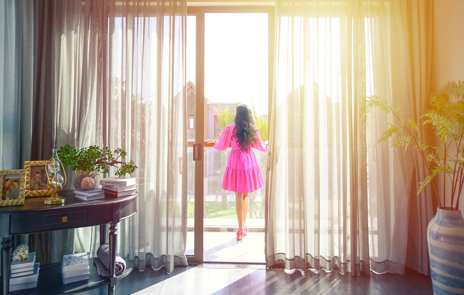 “Bà hoàng nhung lụa” tận hưởng ngày bình yên tại Hồ Tràm
