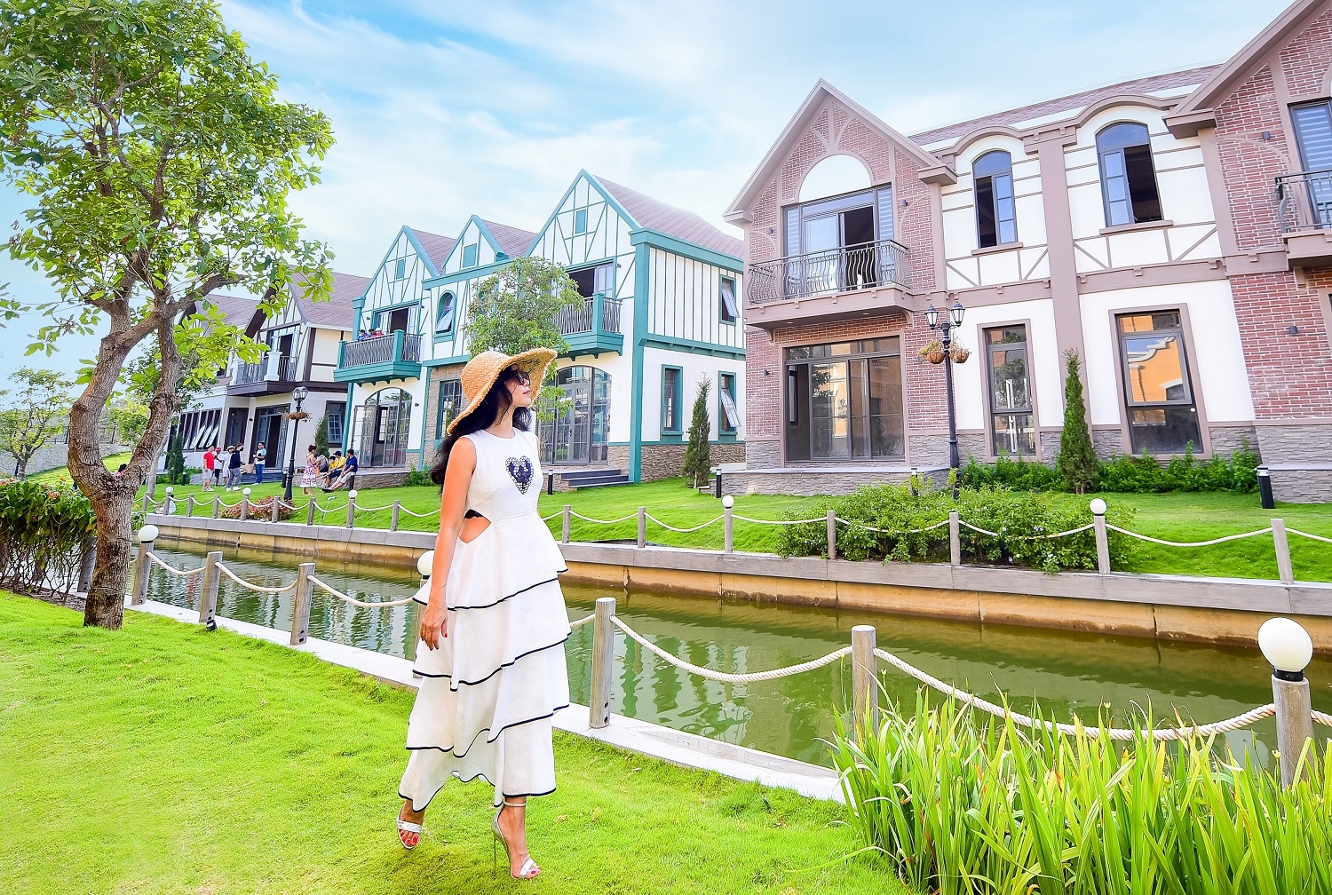 “Bà hoàng nhung lụa” tận hưởng ngày bình yên tại Hồ Tràm