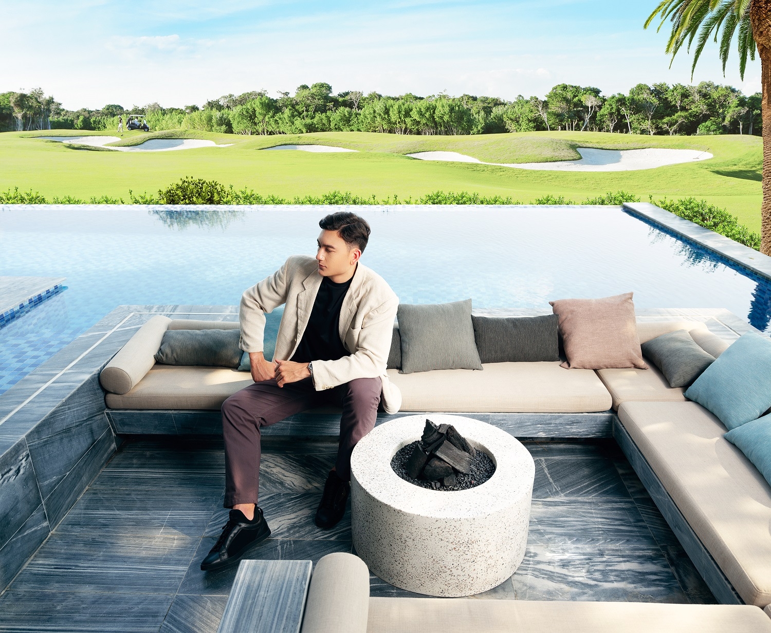 Biệt thự golf là second home lý tưởng để Văn Lâm và gia đình tận hưởng biển xanh, cát trắng, nắng vàng quanh năm của Phan Thiết. Ảnh nhà mẫu PGA Golf Villas – NovaWorld Phan Thiet.
