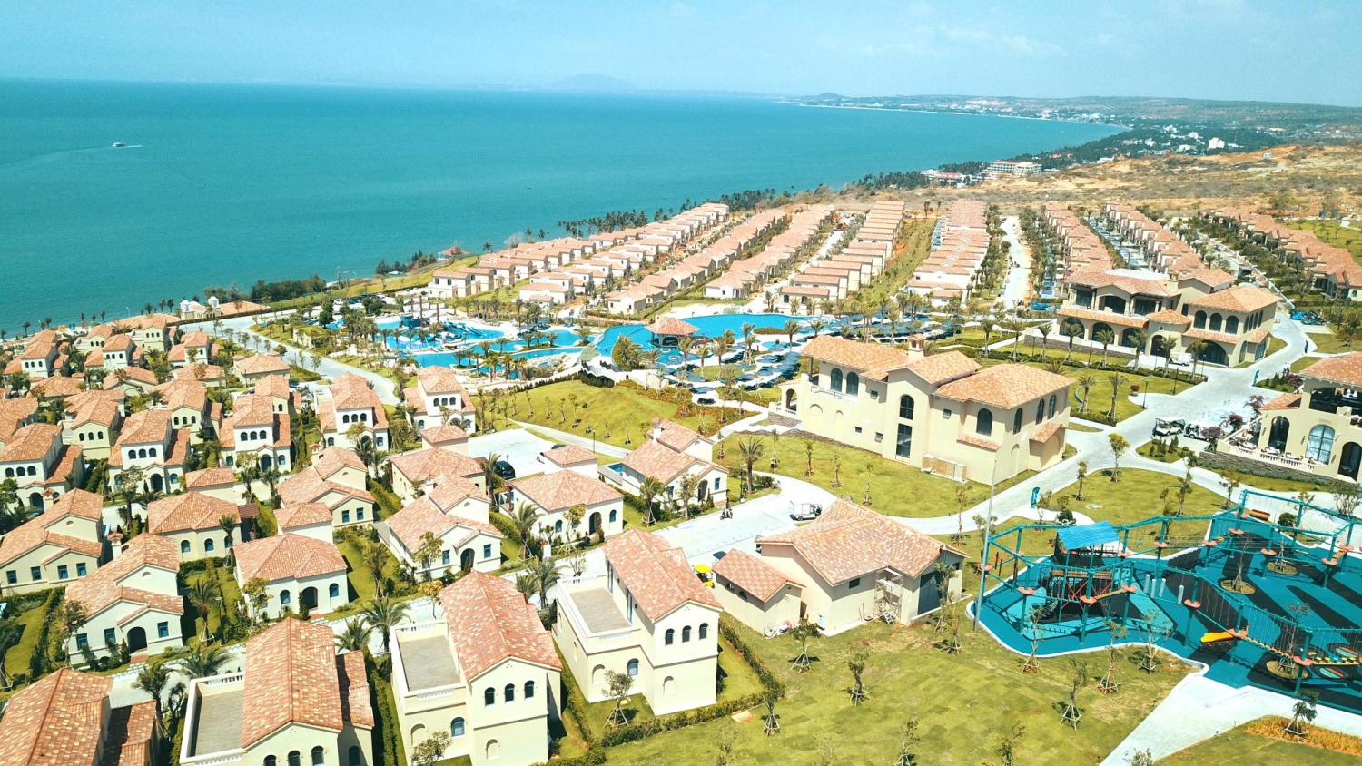 NovaHills Mui Ne đã được vận hành theo chuẩn 4 sao, dưới thương hiệu Centara Mirage Resort Mui Ne.