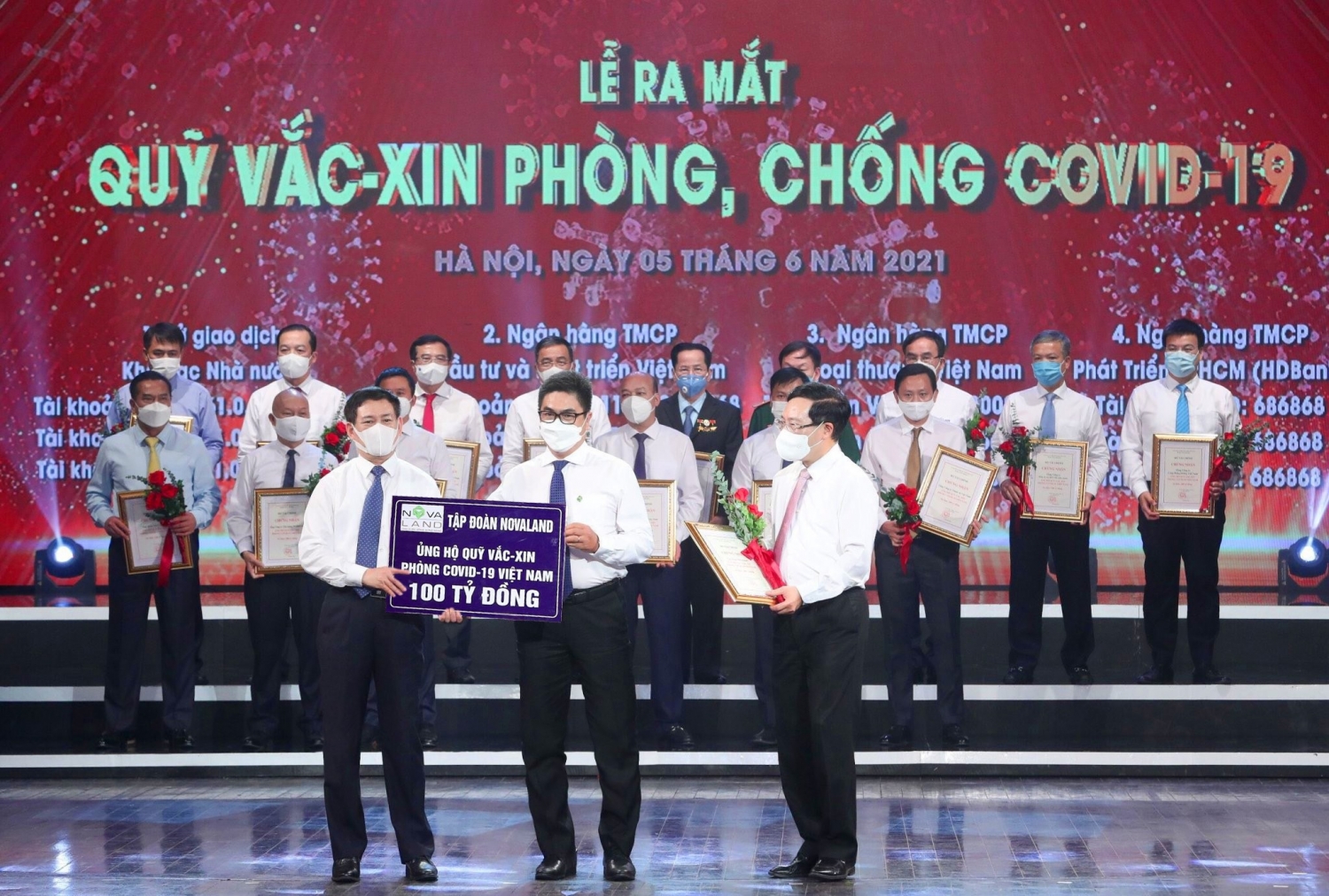 Tập đoàn Novaland góp 100 tỷ đồng vào Quỹ vắc xin phòng Covid-19, lan tỏa tinh thần sẻ chia cùng cộng đồng.