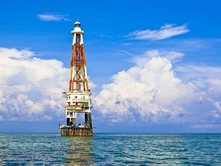 Hải đăng Đá Lát giữa biển khơi - Ảnh: Sưu tầm