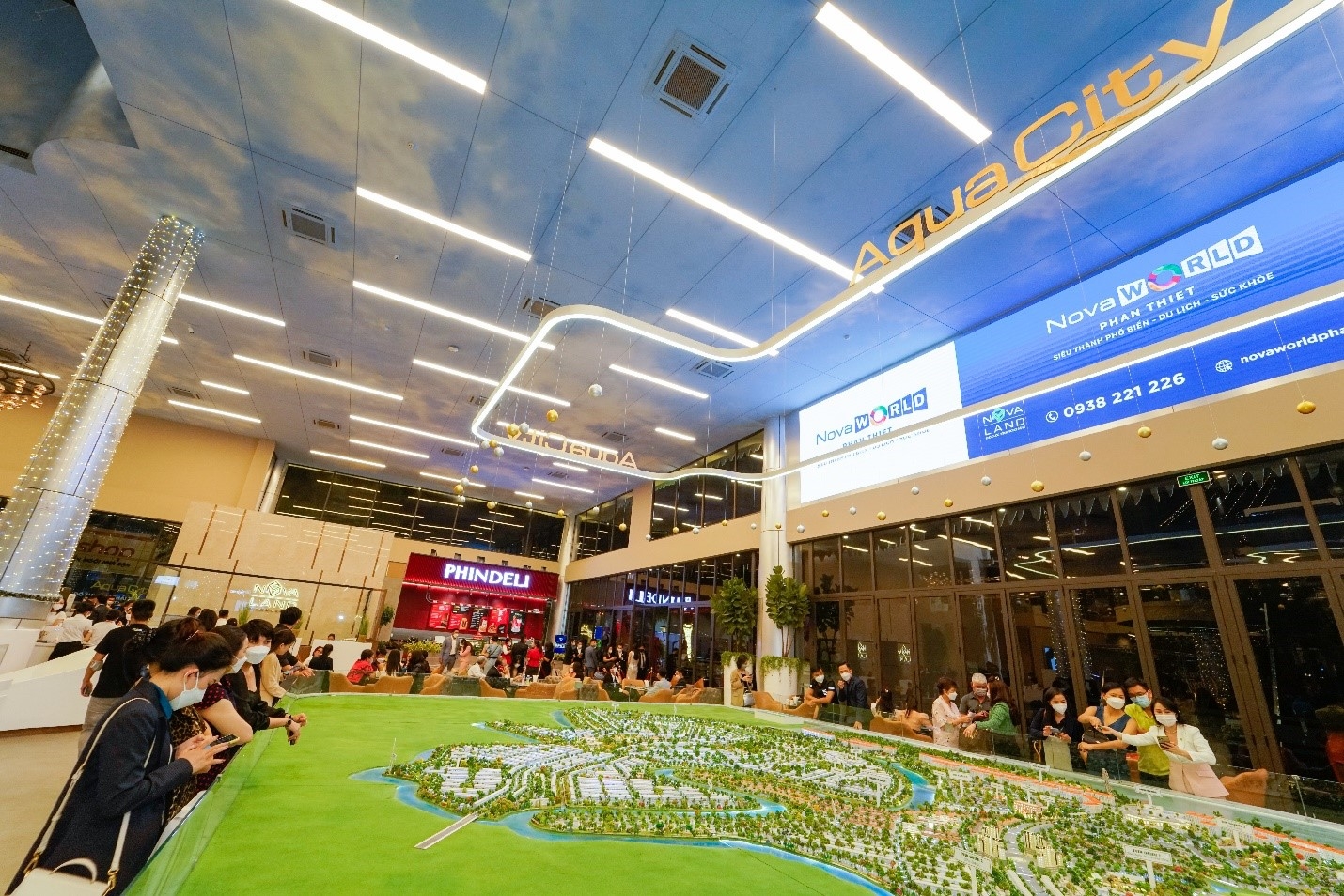 Lễ hội thời trang quốc tế Việt Nam VIFF tại Novaland Gallery: Đại tiệc âm nhạc và thời trang