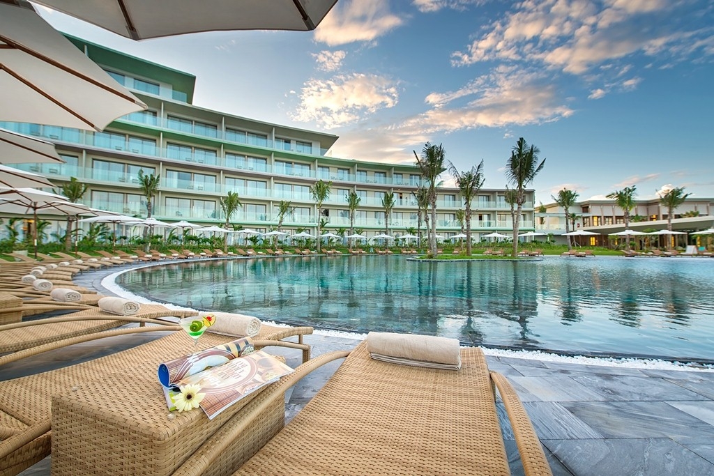 Nghỉ dưỡng cao cấp chưa bao giờ dễ dàng đến thế với bộ ba sản phẩm mới của FLC Holiday
