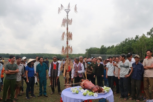 Lễ hội Phá bàu - nét văn hóa độc đáo của đồng bào Khmer Lễ hội Phá bàu - Nét văn hóa độc đáo của đồng bào Khmer