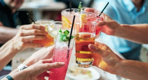 Thức uống chứa đường làm tăng nguy cơ ung thư đại trực tràng ở giới trẻ Thức uống chứa đường làm tăng nguy cơ ung thư đại trực tràng ở giới trẻ
