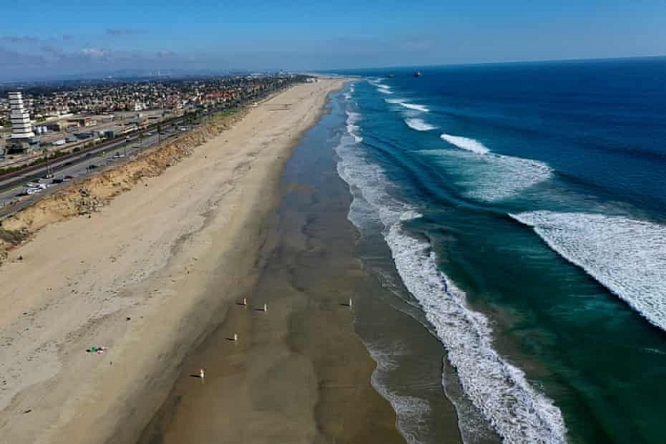 Các bãi biển mở cửa trở lại sau sự cố tràn dầu ở California Các bãi biển mở cửa trở lại sau sự cố tràn dầu ở California