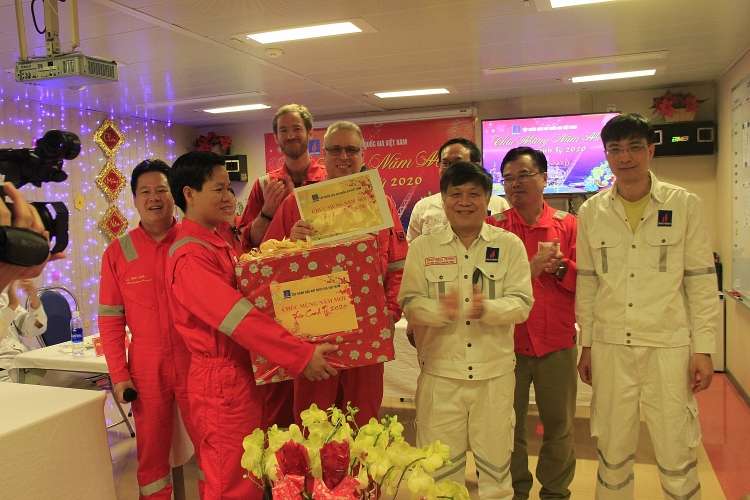 lanh dao pvn tham va lam viec tren gian stv cpp va cntt so 2