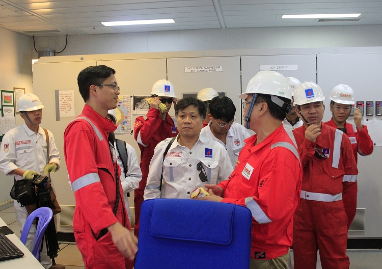 lanh dao pvn tham va lam viec tren gian stv cpp va cntt so 2
