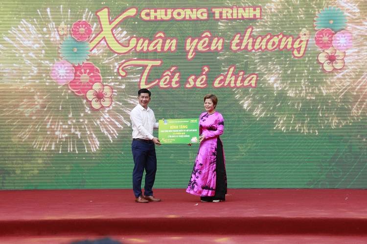 PVFCCo mang Tết yêu thương đến trẻ em nghèo, mồ côi vì đại dịch