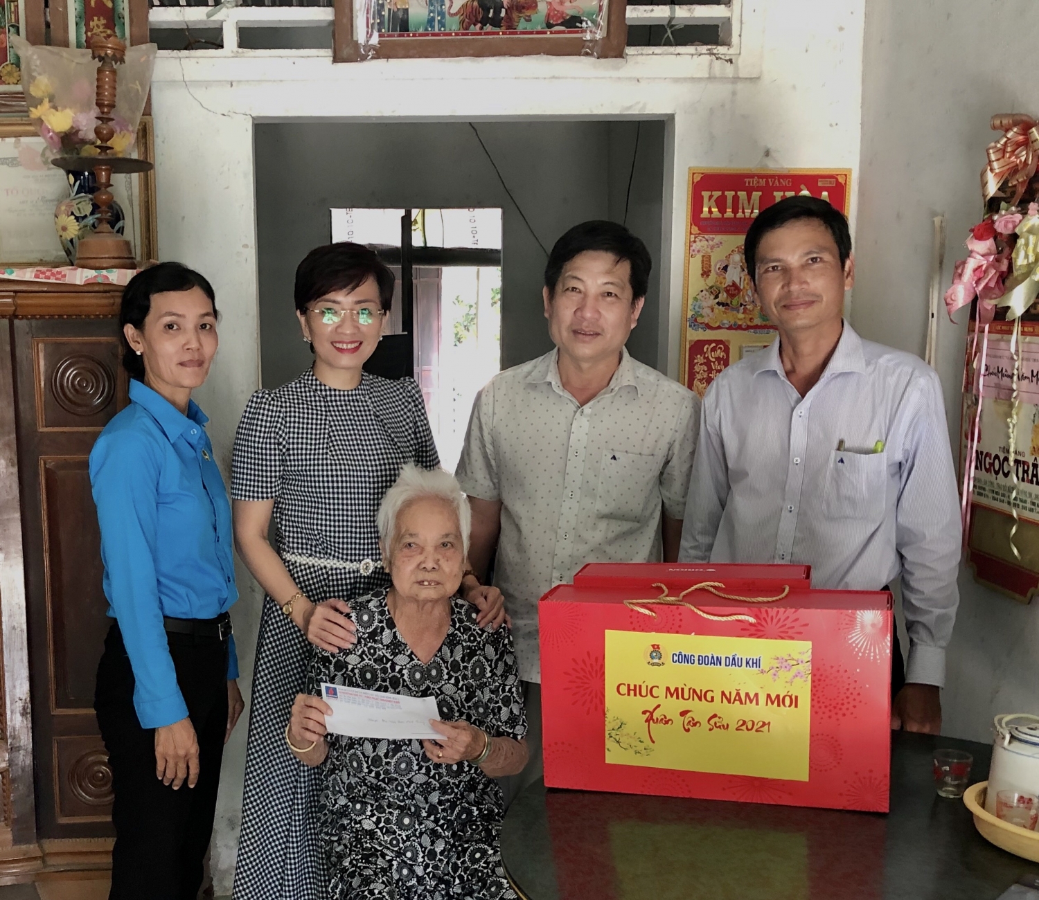 Công đoàn Ban QLDA Sông Hậu 1 tri ân người có công