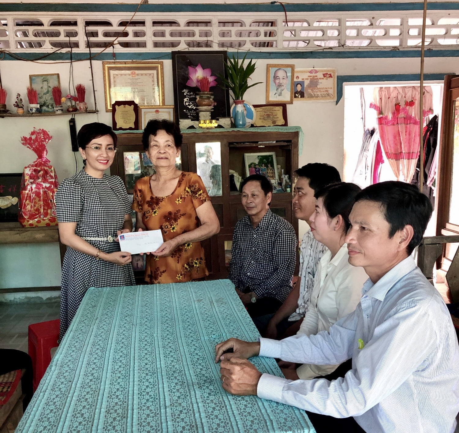 Công đoàn Ban QLDA Sông Hậu 1 tri ân người có công